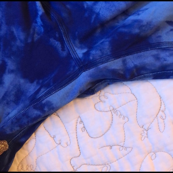 BIKER SHORTS LULULEMON 🌼!! Only worn twice - Picture 3 of 3